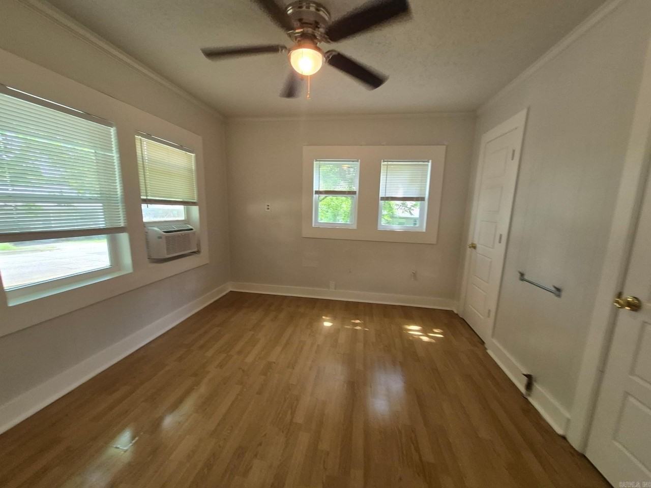 204 Glover St - Photo 6 of 7