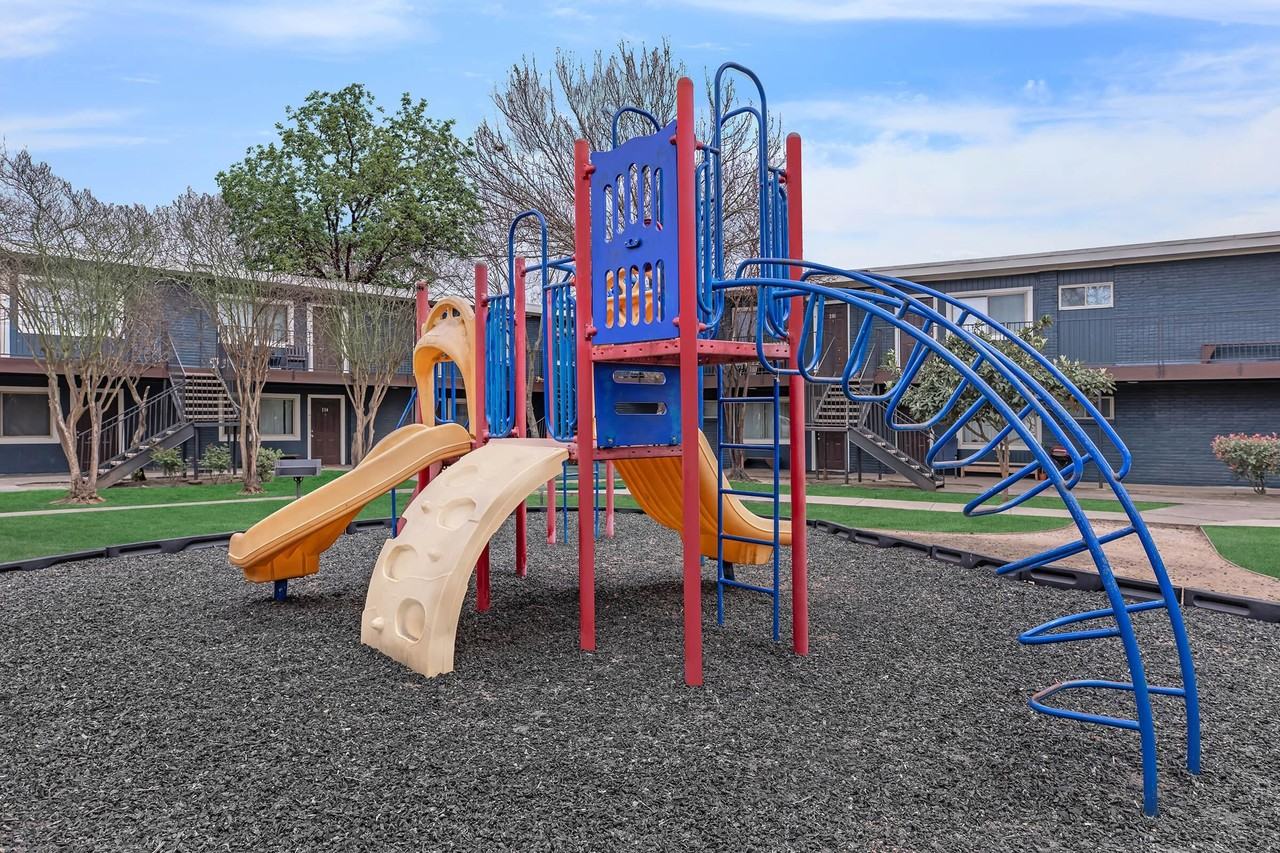 Encanto Apartments - Photo 5 of 35