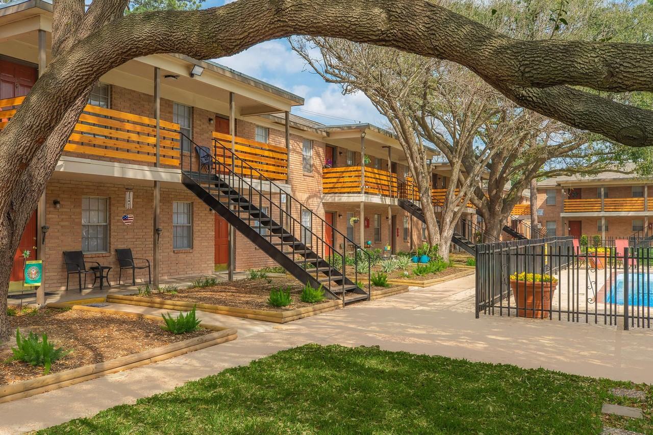 Hidden Park Apartments - Photo 7 of 51