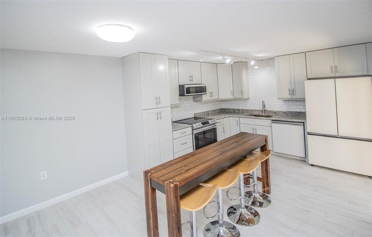 1410 14th Ter #1410 - Photo 6 of 15