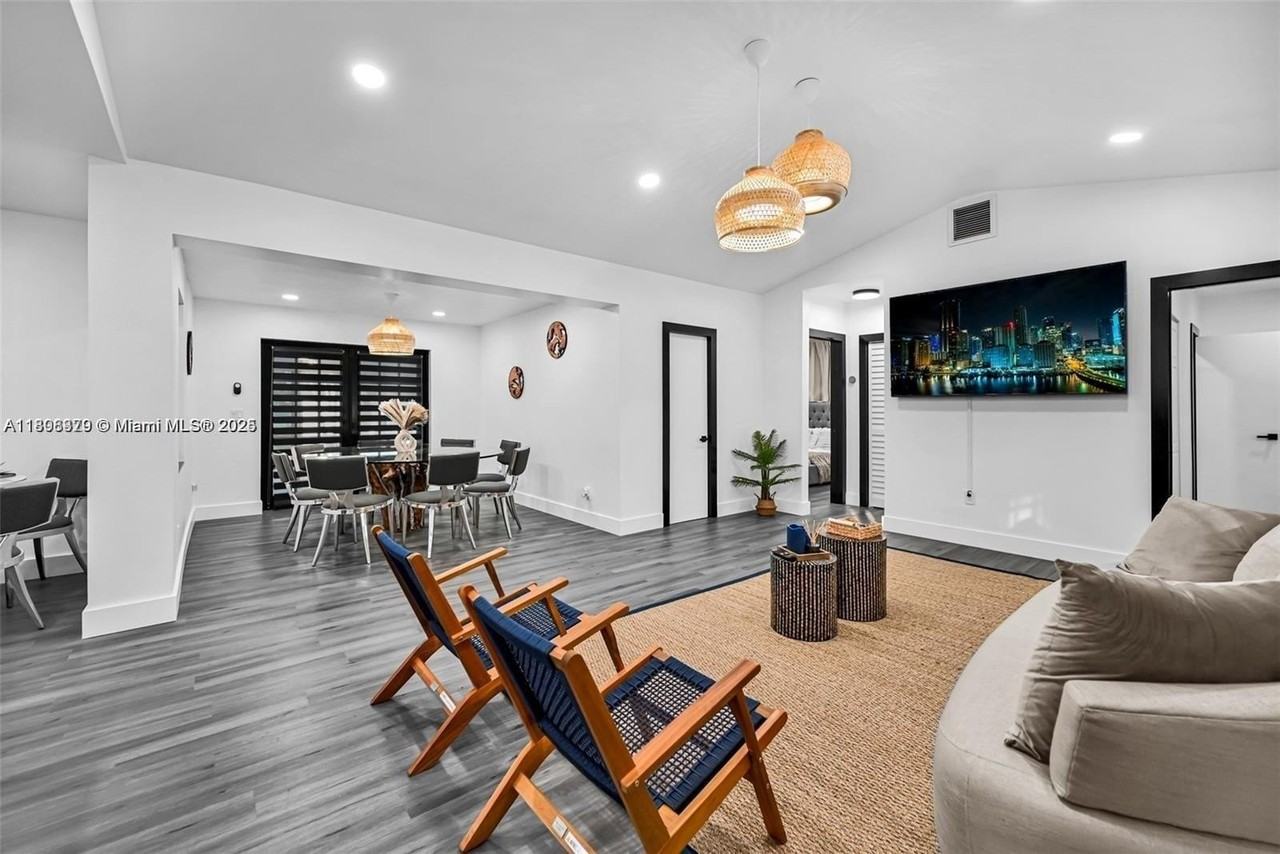 7335 Sw 104th St - Photo 4 of 36