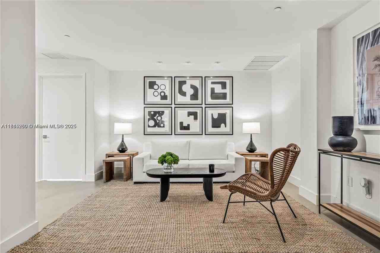 650 Ne 32nd St #BH6 - Photo 3 of 50