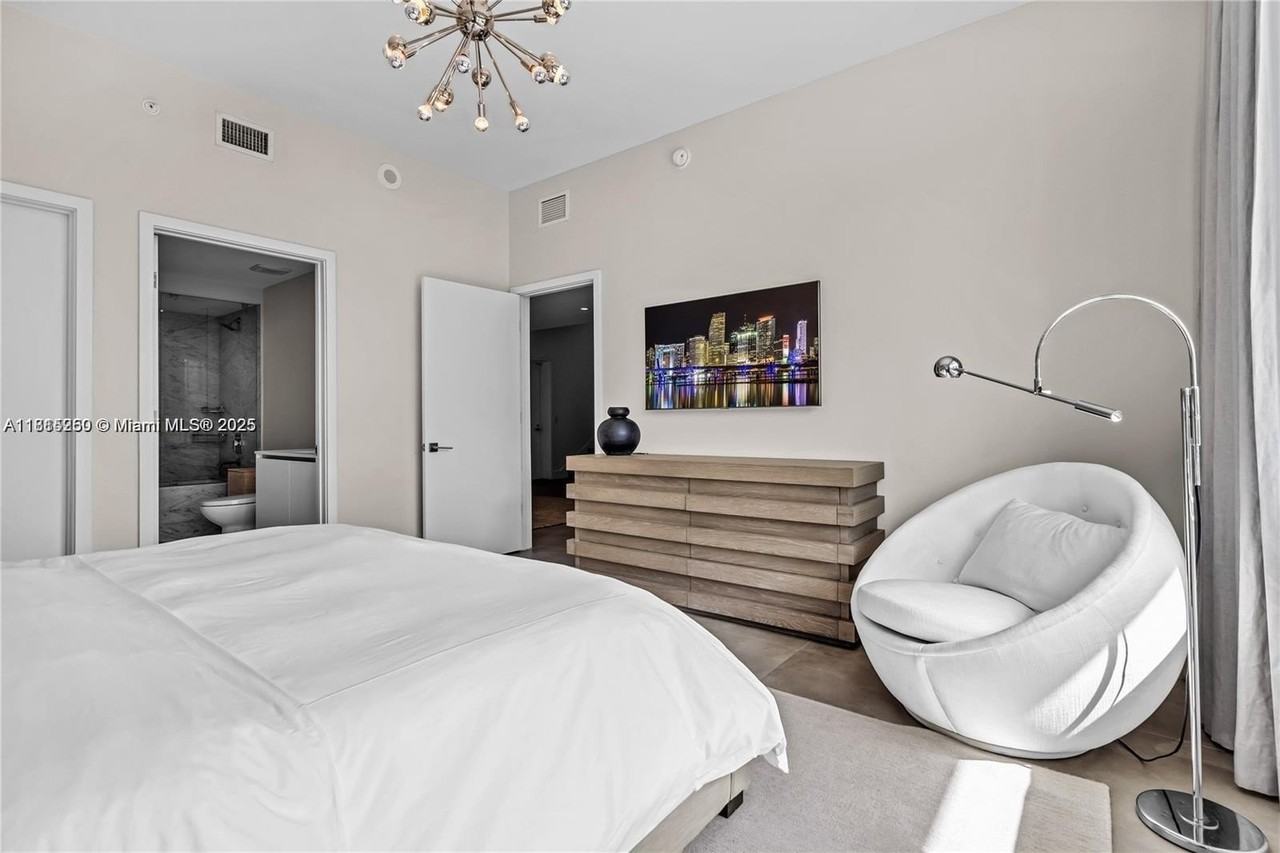 650 Ne 32nd St #BH6 - Photo 7 of 50