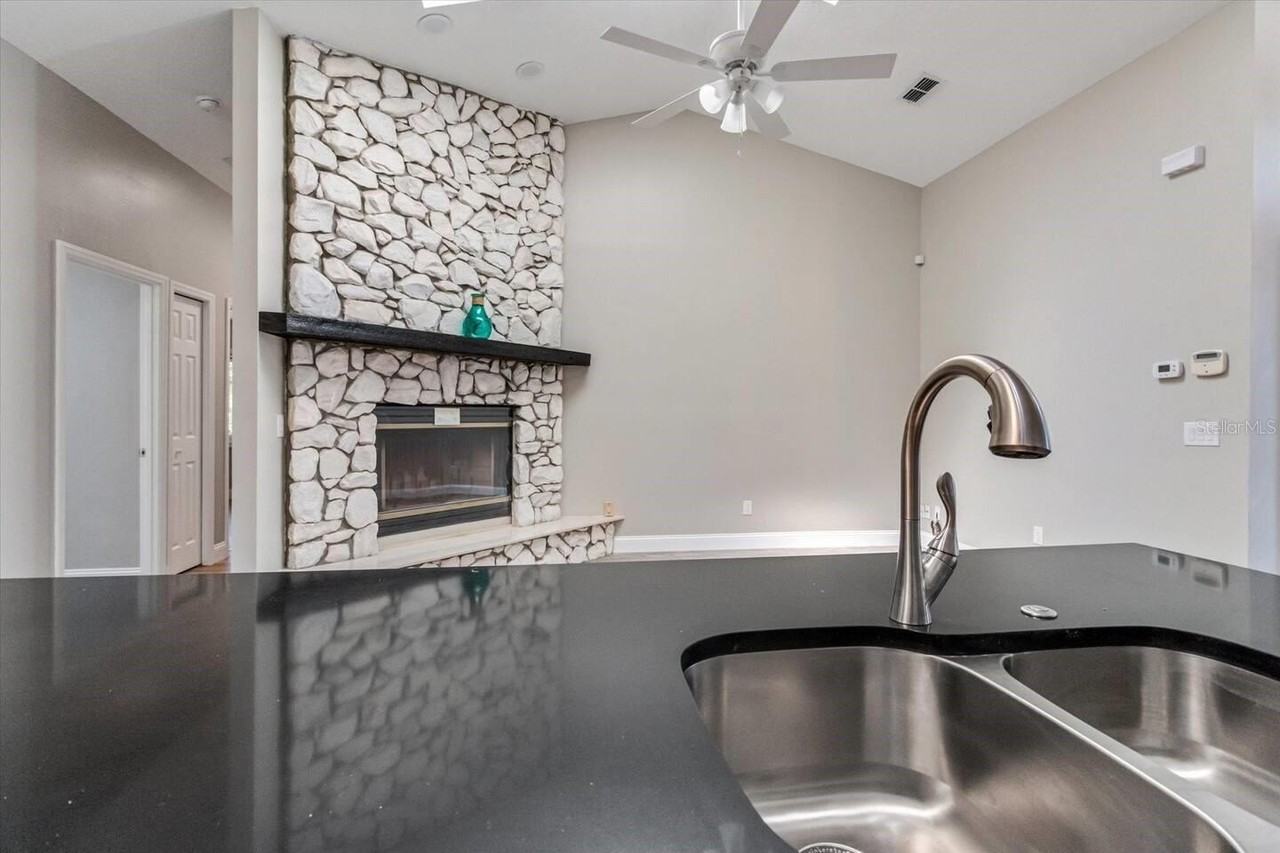 10 Falls Pl - Photo 5 of 28