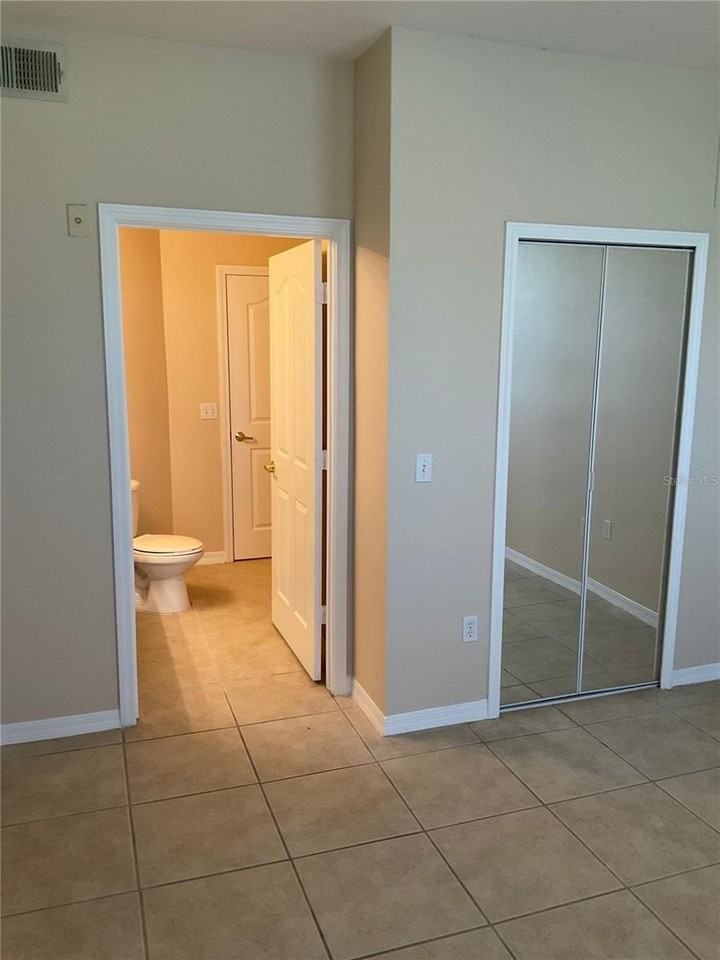 2275 Nw 16th Ter - Photo 5 of 10