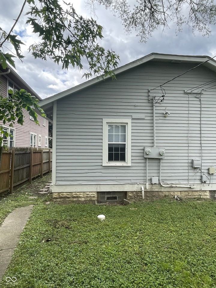 1221 North Oxford Street - Photo 2 of 16