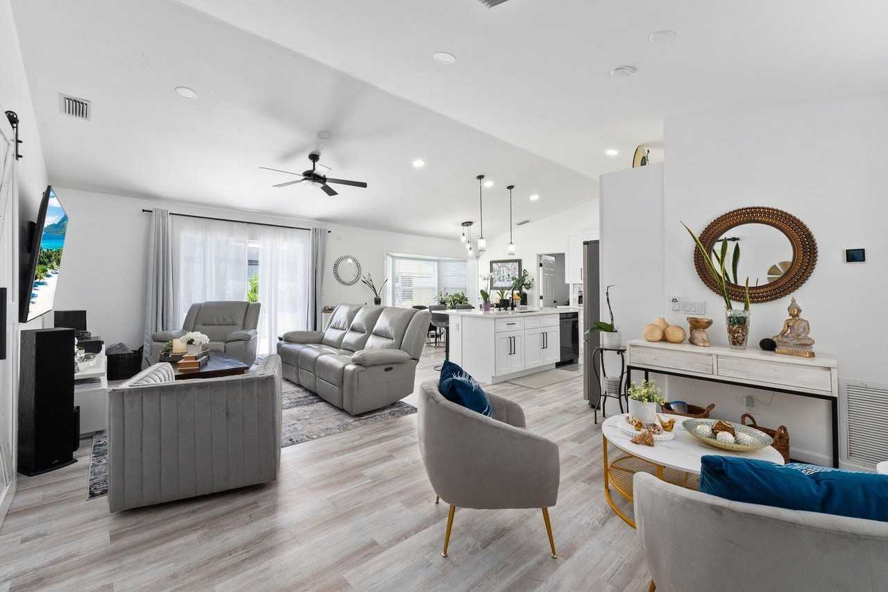 5789 Nw Belwood Cir - Photo 6 of 8