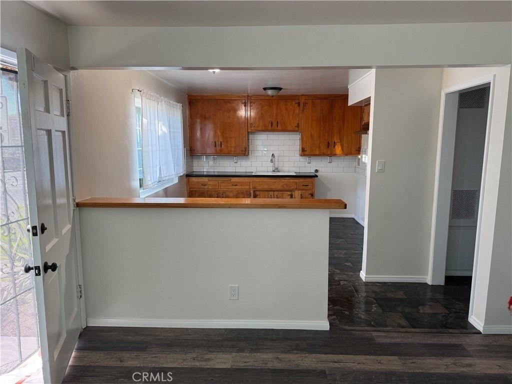 3309 East 8th Street #B - Photo 5 of 13