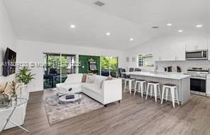 1020 Sw 8th St - Photo 7 of 8