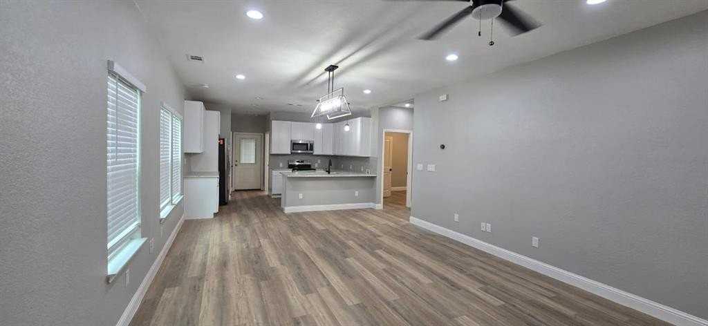 1913 Ave A - Photo 2 of 13