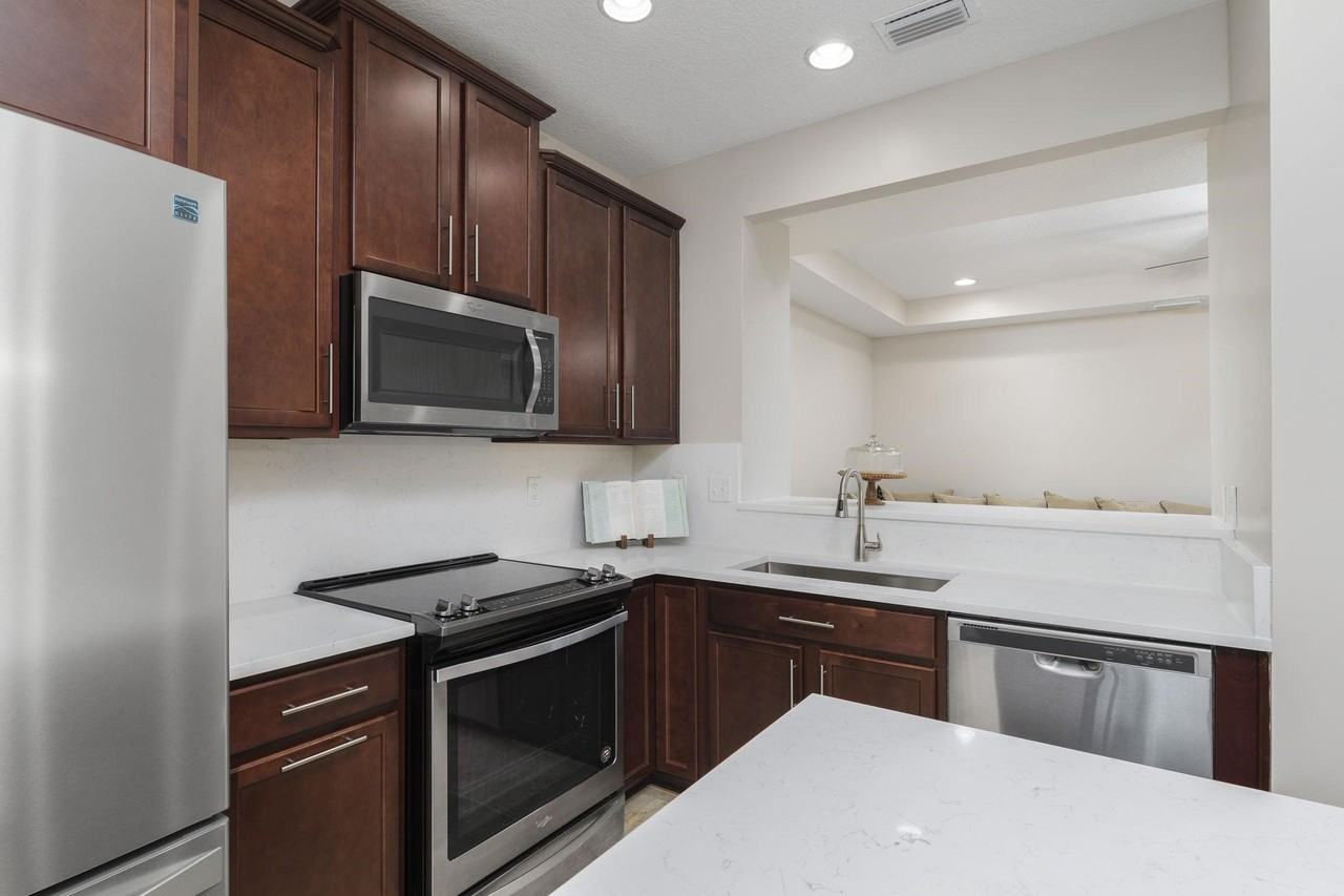 127 Adelanto Ave - Photo 6 of 21