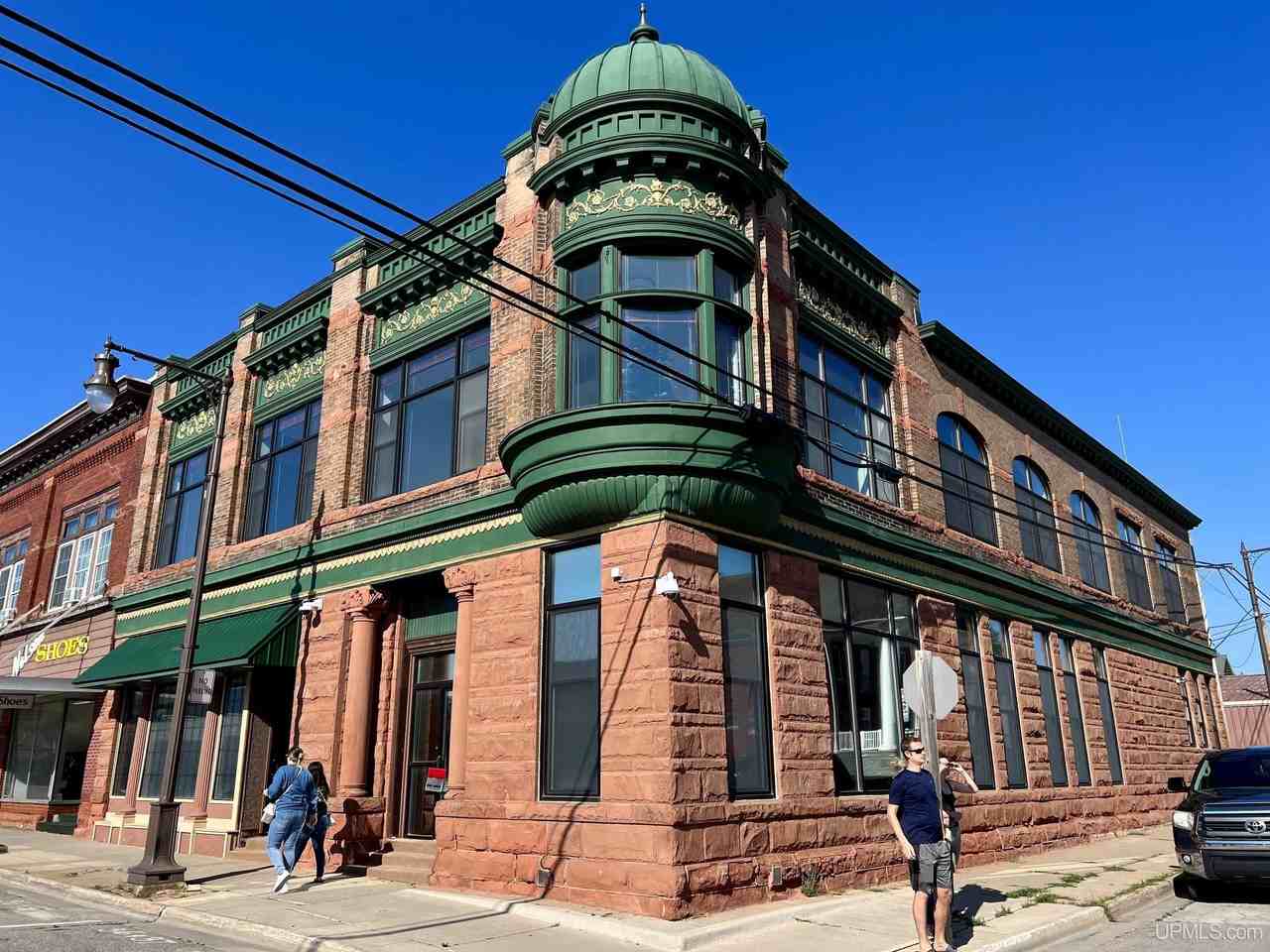 129 S Cedar St - Photo 2 of 12