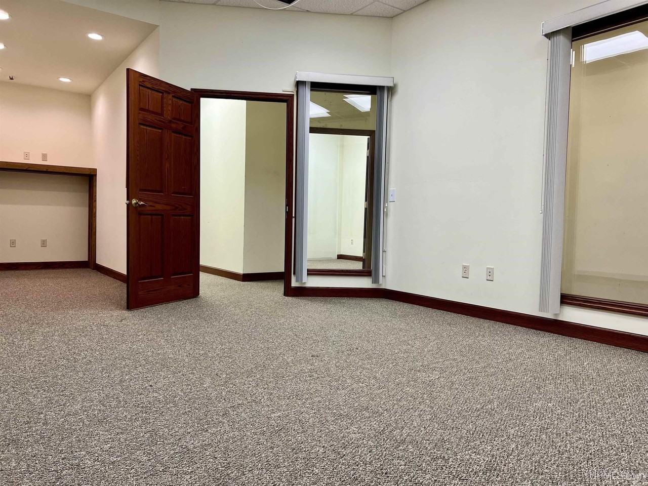 129 S Cedar St - Photo 4 of 12