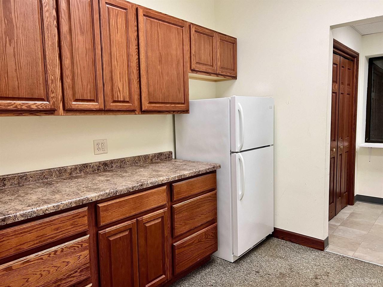 129 S Cedar St - Photo 7 of 12