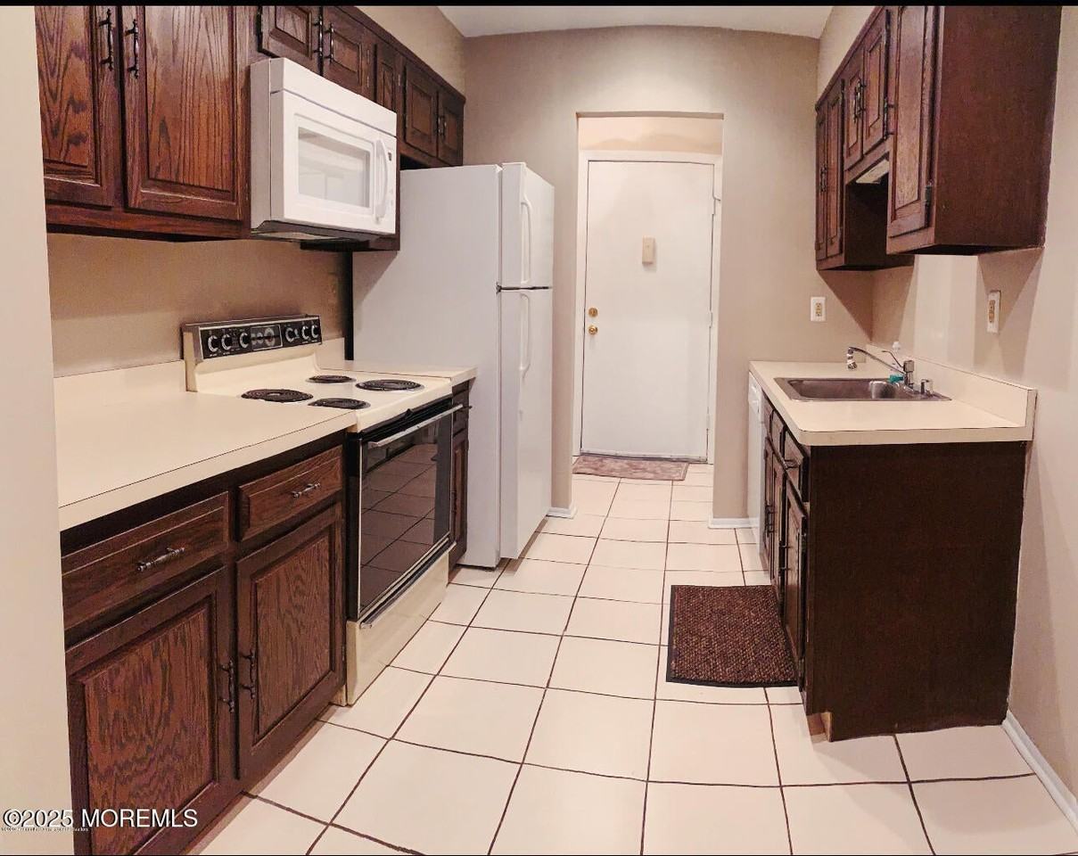 227 Medford Ct - Photo 2 of 9