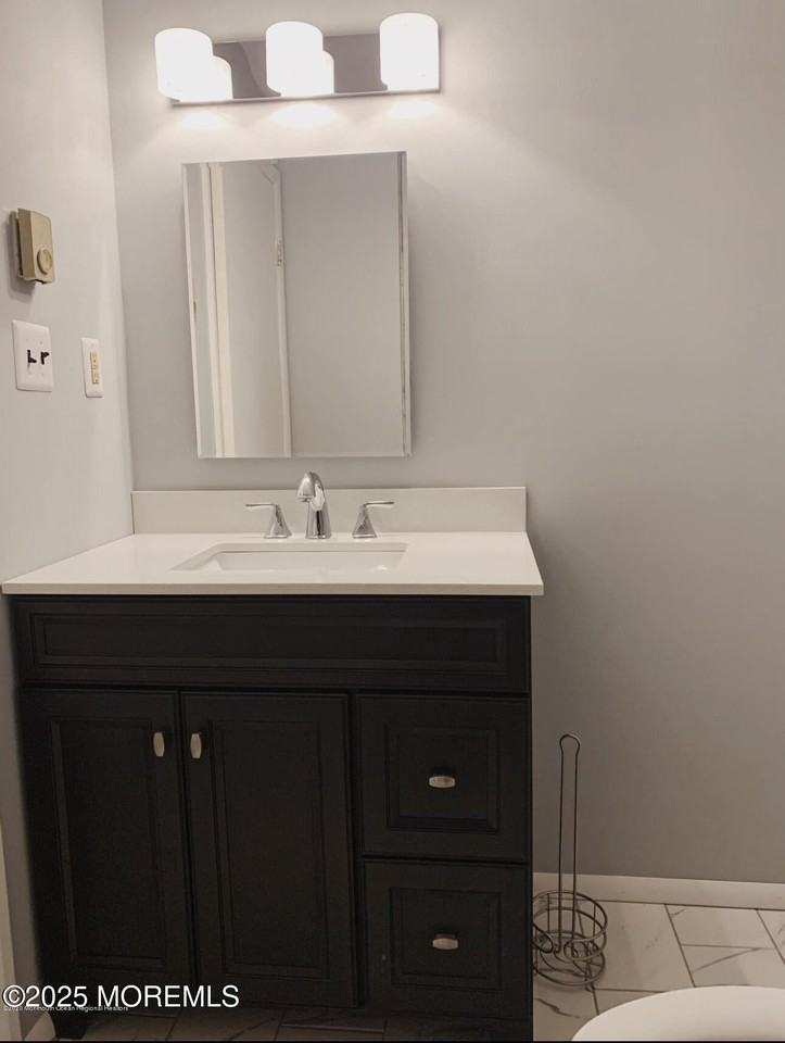 227 Medford Ct - Photo 5 of 9