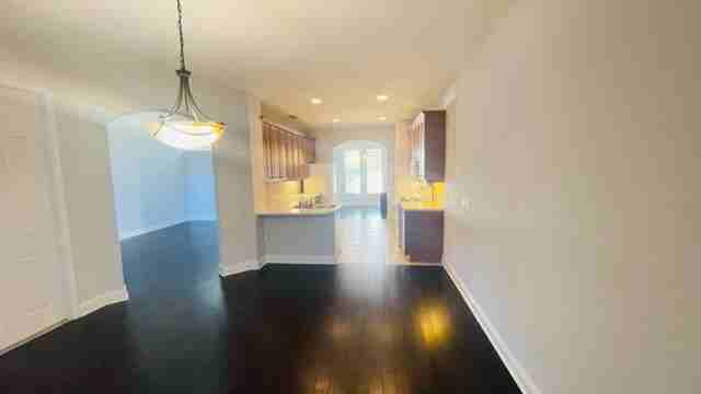 10822 Meeting Street - Photo 4 of 28