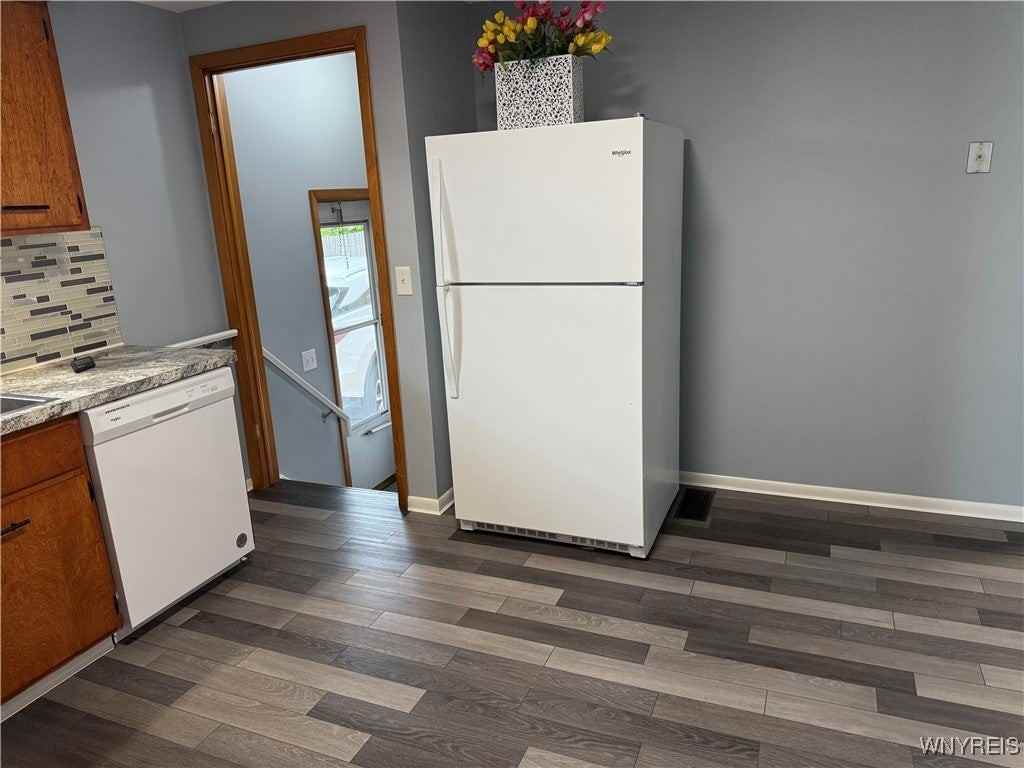 4867 N Bailey Ave - Photo 3 of 16