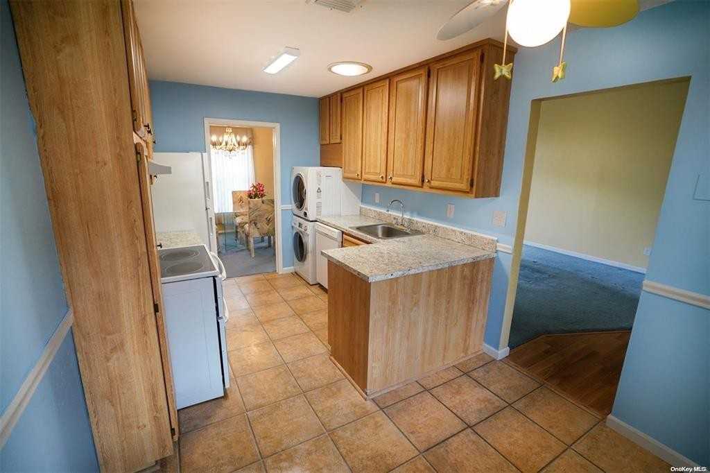 906 Gotham Ct S - Photo 2 of 16