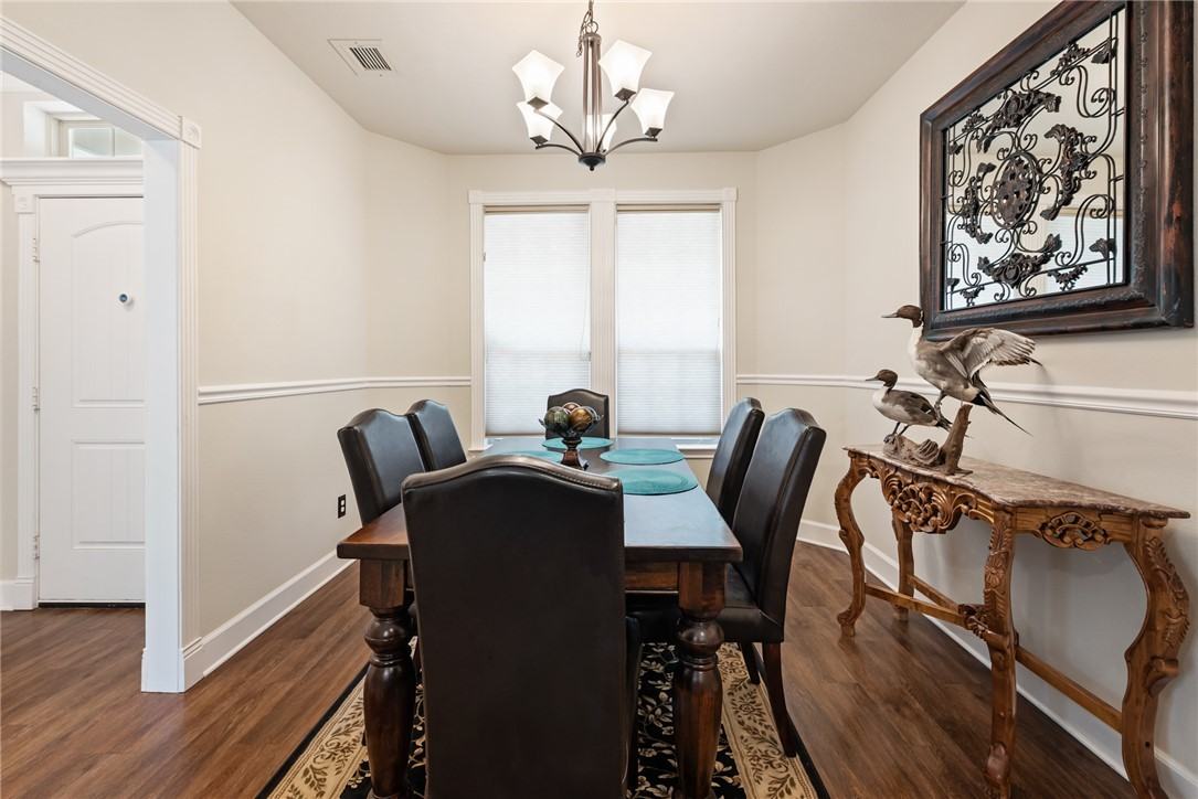 1806 Lakeshore Cir - Photo 5 of 20