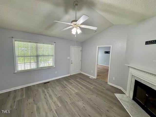 425 Henwood Ct - Photo 3 of 20