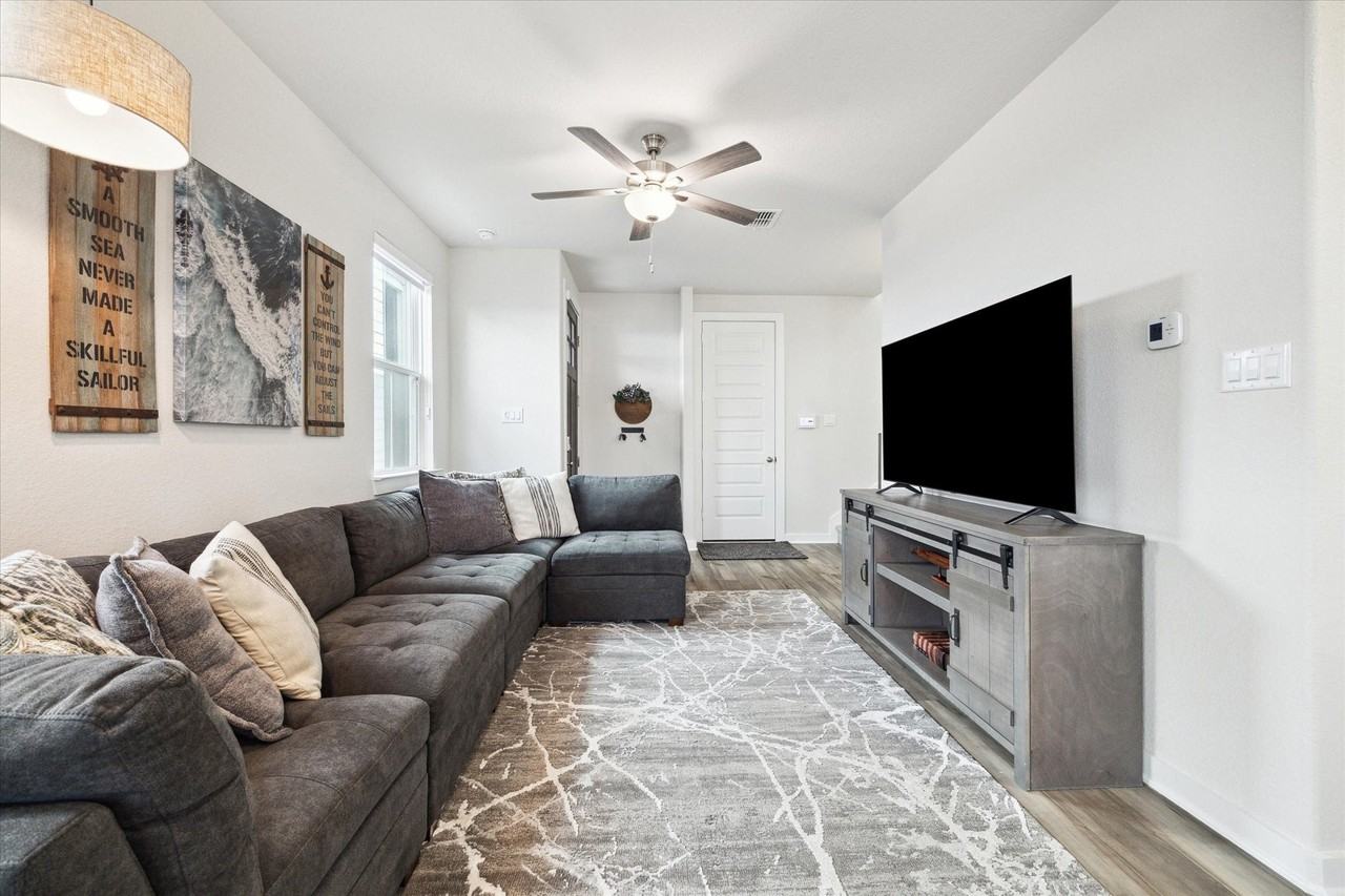 9954 Storehouse Dr - Photo 2 of 23