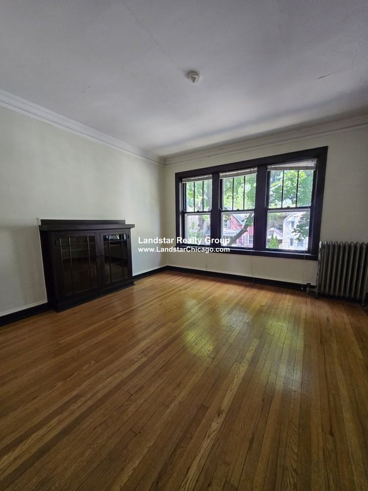 1923 W Winnemac Ave #2