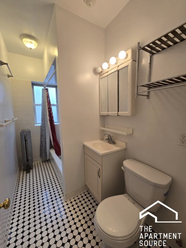 834 Reba Pl #2N - Photo 4 of 6