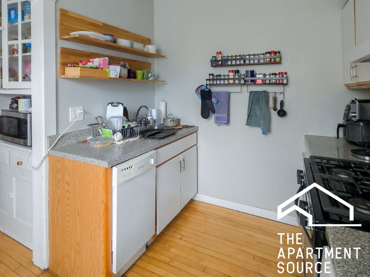 4507 N Greenview Ave #2W - Photo 2 of 11