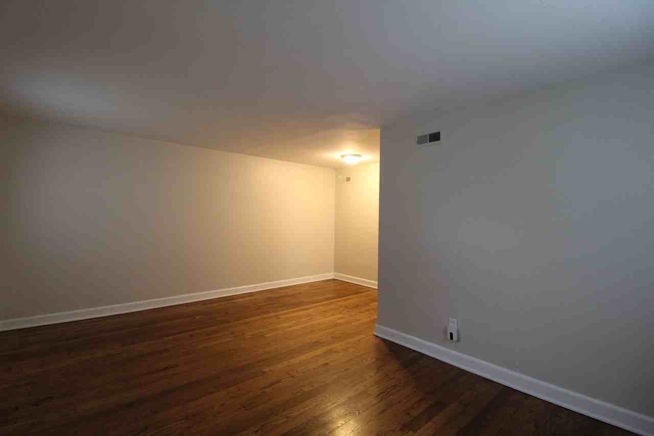 302 E 28th Ave - Photo 3 of 9