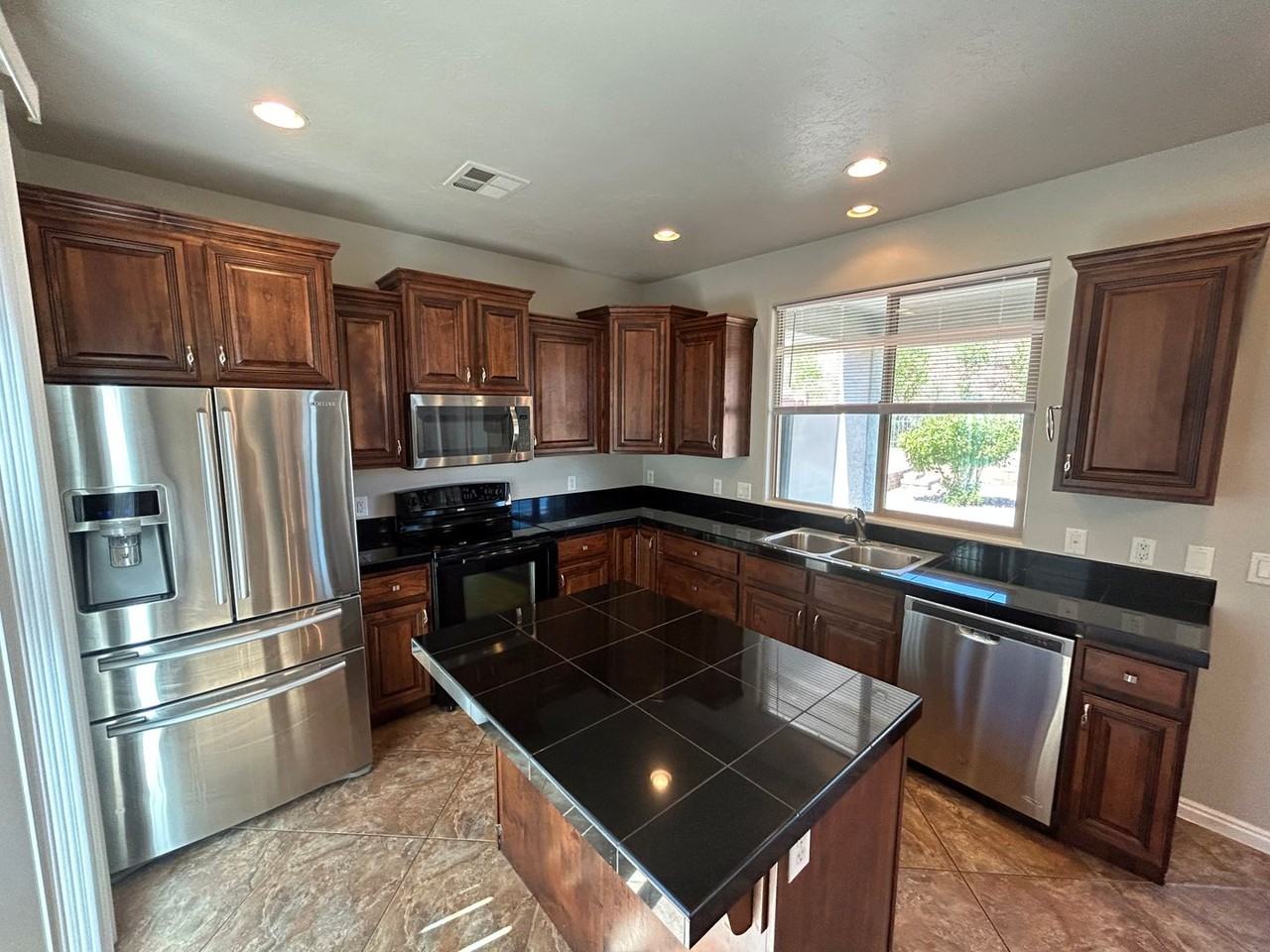 2094 N Red Mountain Rd - Photo 3 of 45
