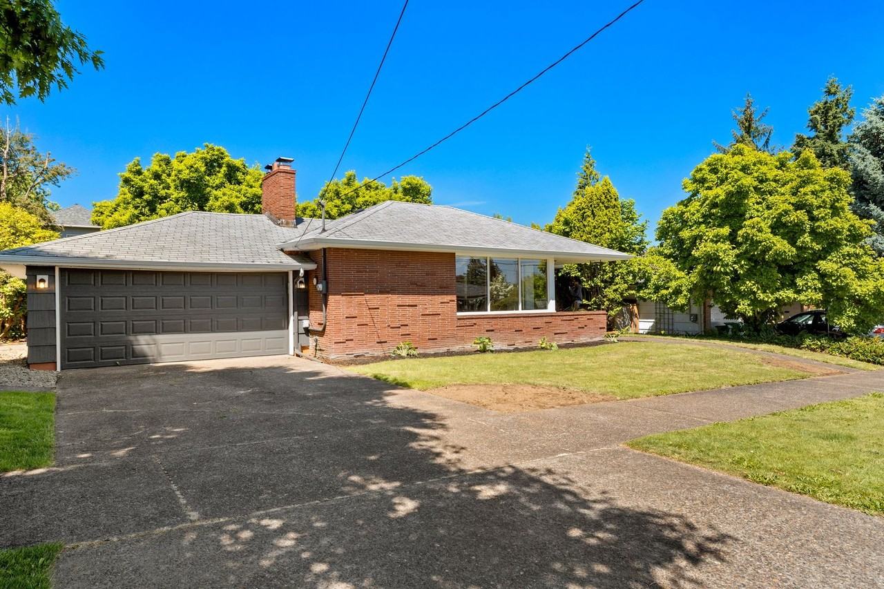 4329 Ne 70th Ave - Photo 3 of 48