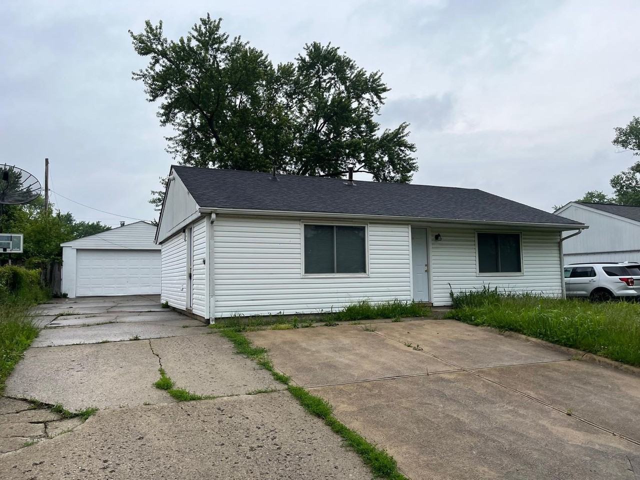 2656 Sherborne Cres - Photo 2 of 30