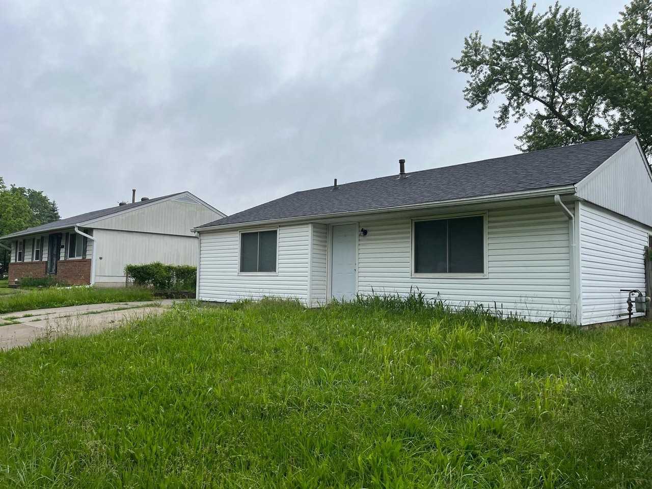 2656 Sherborne Cres - Photo 3 of 30