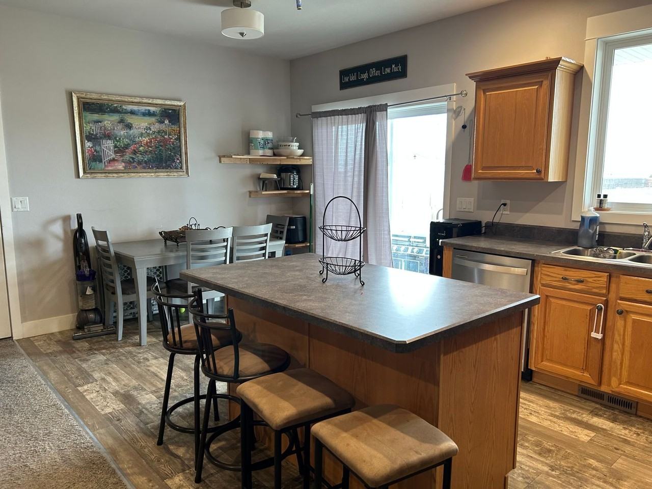 6205 Dawson Dr - Photo 2 of 11