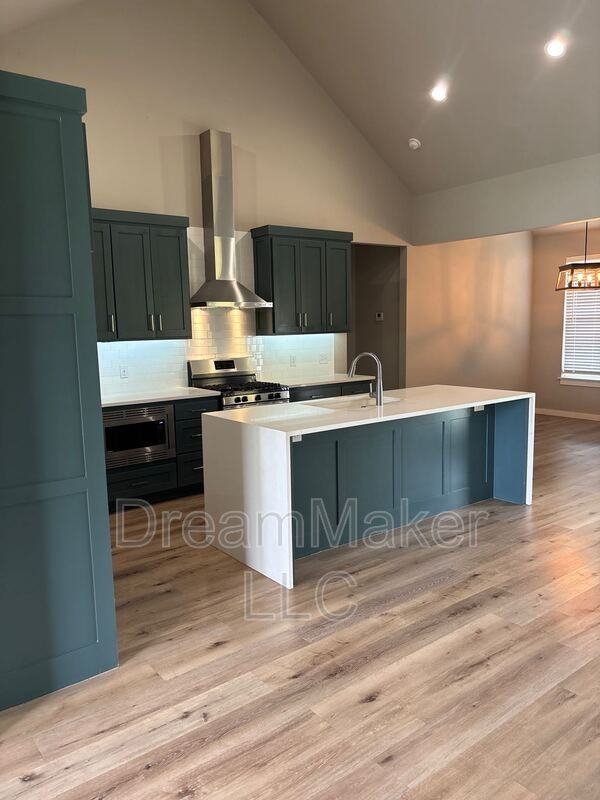 3043 Se 34th St - Photo 3 of 17