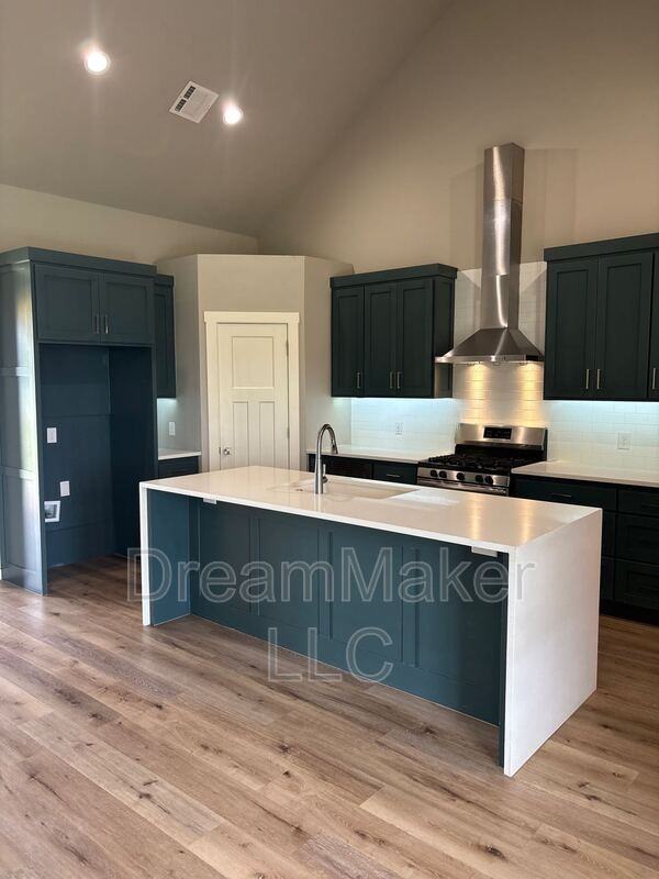 3043 Se 34th St - Photo 4 of 17