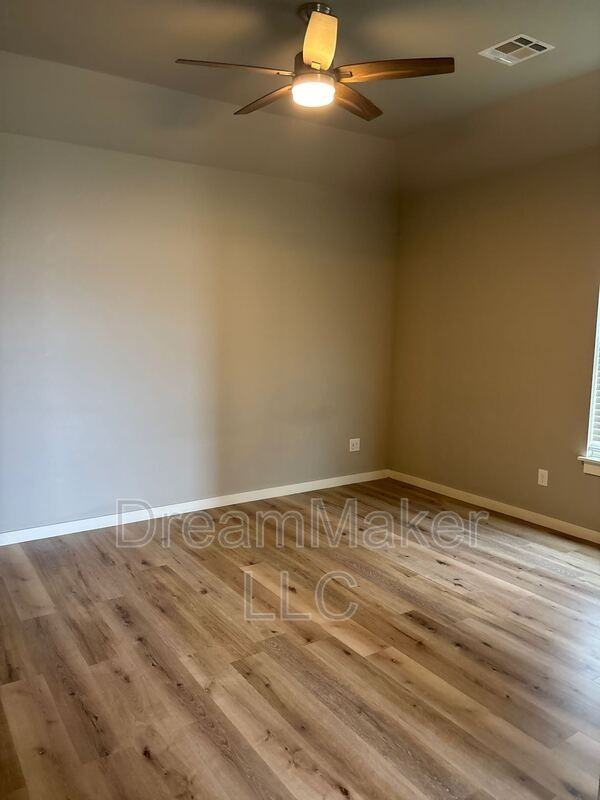 3043 Se 34th St - Photo 6 of 17
