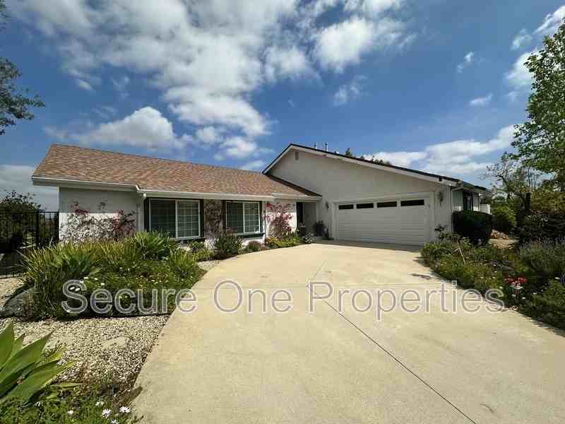 637 Lynwood St - Photo 2 of 40