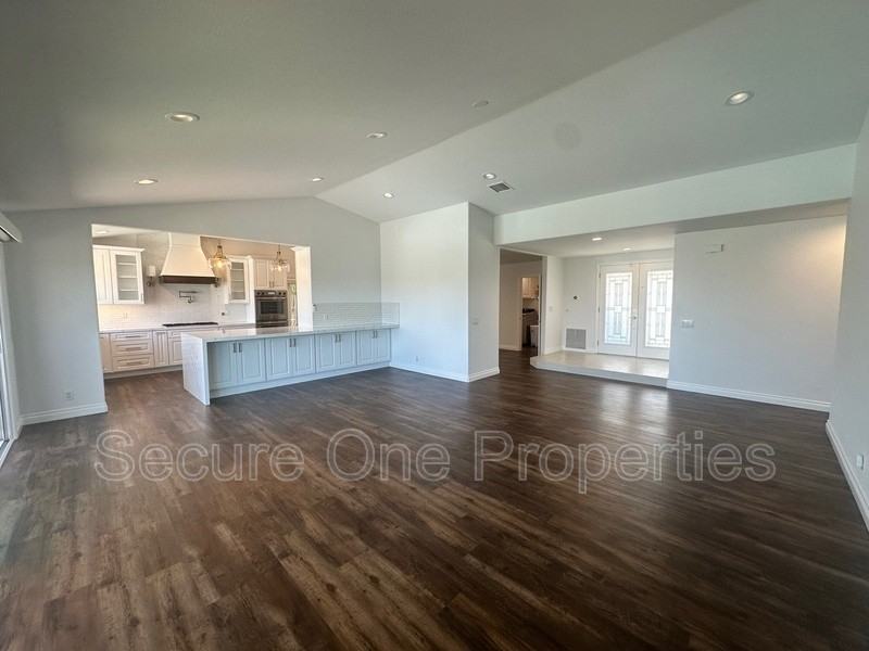 637 Lynwood St - Photo 6 of 40