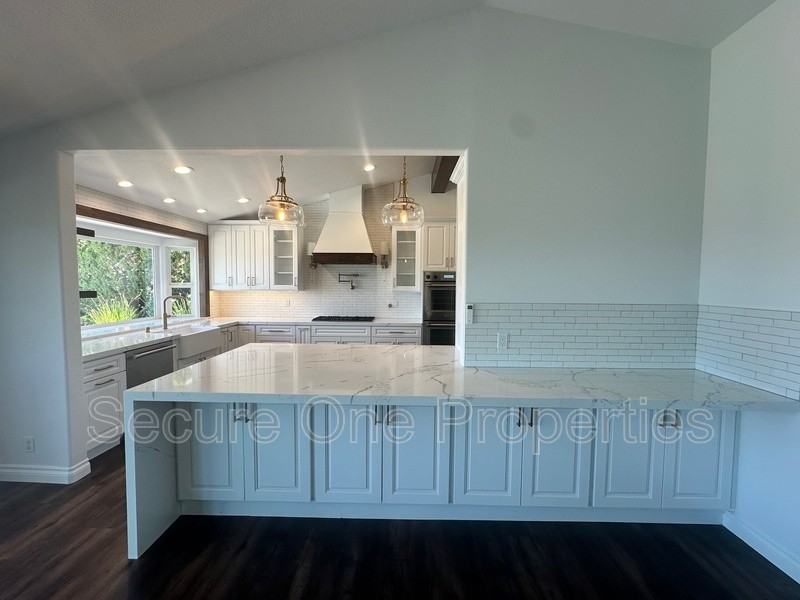 637 Lynwood St - Photo 7 of 40