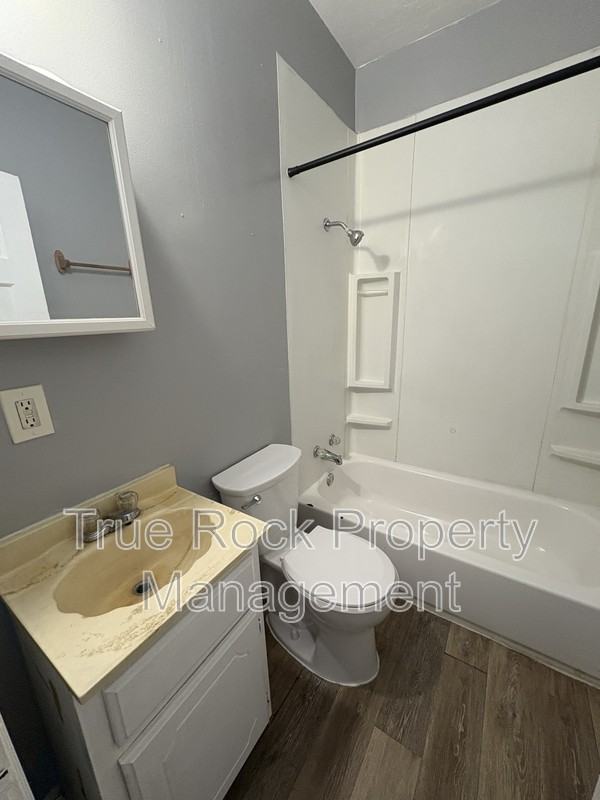 225 N Hope St - Photo 7 of 9