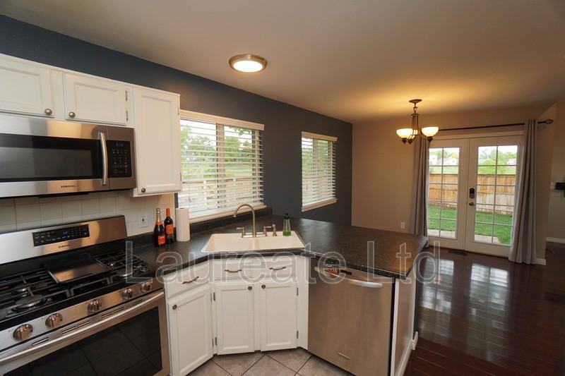 9521 Joyce Lane - Photo 6 of 32