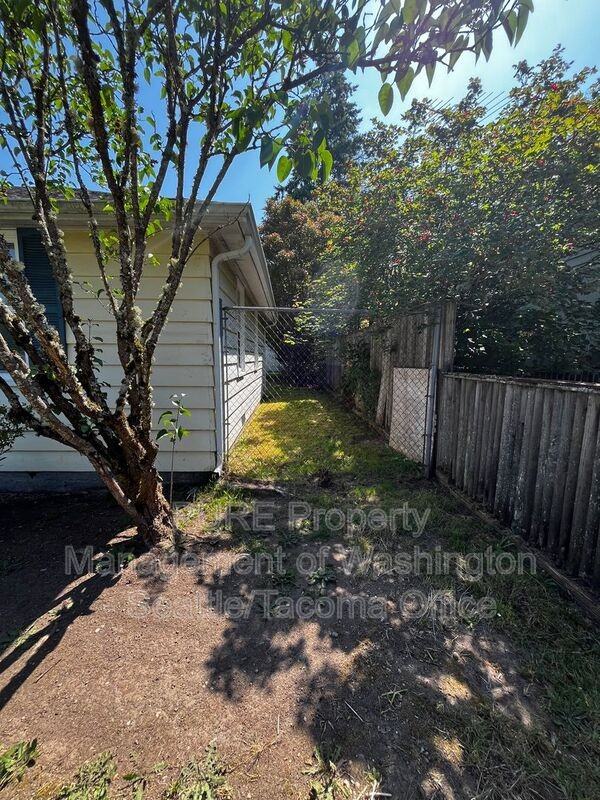 16834 35th Ave S - Photo 4 of 22