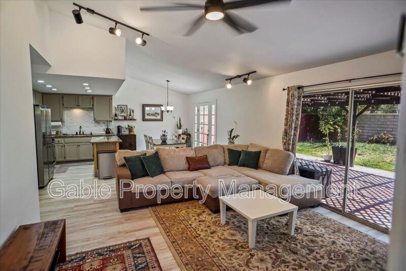 15732 Rosehaven Ln - Photo 3 of 20