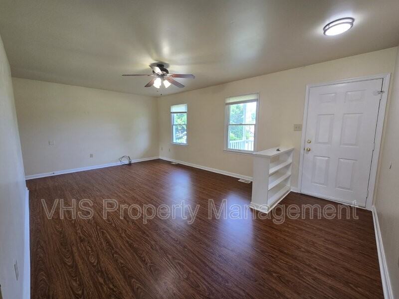 11242 Craig Ln - Photo 3 of 12