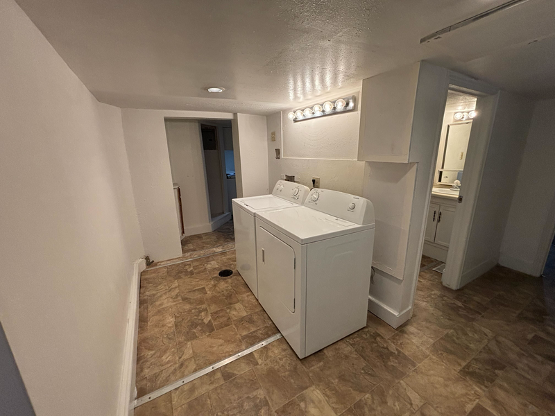 1110 E St - Photo 5 of 12