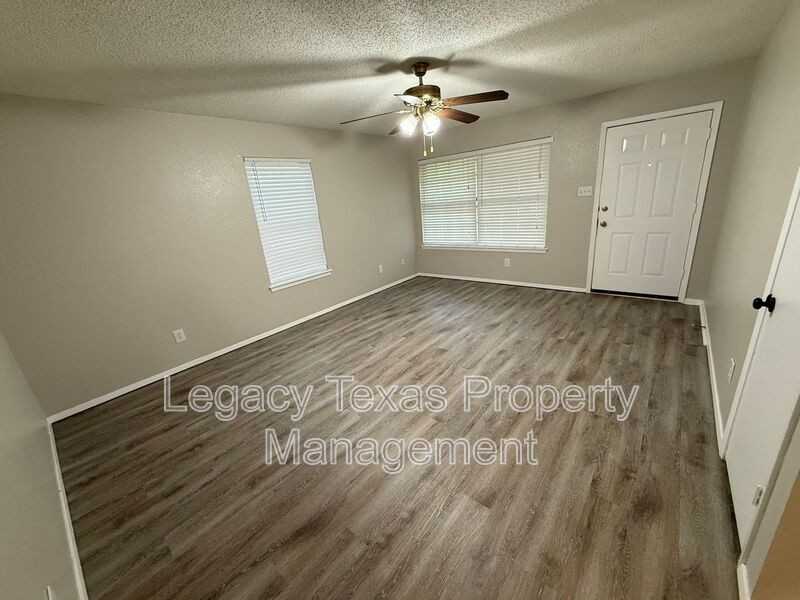 516 - Photo 2 of 11