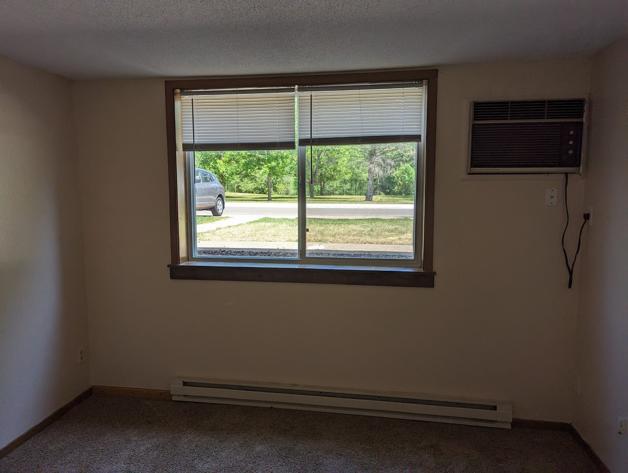 417 S Driftwood St #4 - Photo 3 of 7