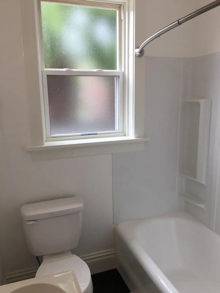 2408 Roseland Ter #2S - Photo 3 of 11